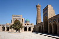 Bukhara - Madrasa Mir i Arab - piazza