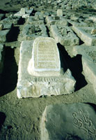 Lapide al cimitero di Sa'da