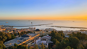 Porto di Algeri al tramonto
