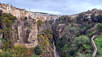 Il canyon che divide in due la città di Costantina