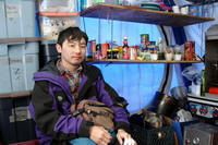 Daisuke Tamada all'interno della tenda radio del Vinson base camp