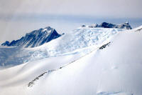 L'area del campo base, sullo sfondo il monte Epperly