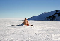 Tenda alla base di P.H.