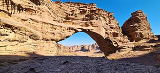 Il grande arco (qaws قوس ) nell'altopiano (Jibal) di Hisma in località Al Gtaar