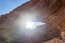 Il Qaws Al Gtaar di Hisma in controluce