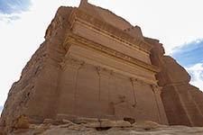 Qasr al-Farid visto dal basso a Hegra