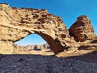 Il grande arco Qaws al Gtaar al Plateau di Hisma