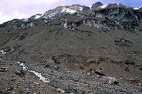 Salendo verso il campo 1 - particolare del ghiacciaio