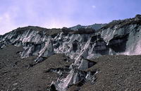 Salendo verso il campo 1 - particolare del ghiacciaio