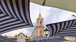 Cattedrale di Nostro Signore e della Vergine del Miracolo a Salta dalla piazza