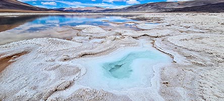 Pozze saline alla Laguna verde nei pressi di Antofalla
