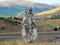 Monumento lungo la strada