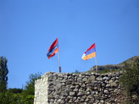 Bandiere del Nagorno e dell'Armenia