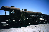 Locomotiva sventrata nel cimitero dei treni di Uyuni