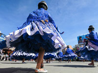 Sfilata per la festa della Virgen del Carmen a El Alto