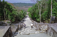 La scalinata di accesso al Preah Vihear