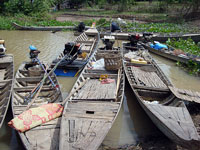 Barche all'approdo del Prasat Phnom Da