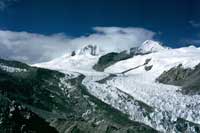 Il ghiacciaio di Gyabrang in direzione del passo di Nangpa La