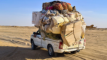 Fuoristrada carico verso Faya