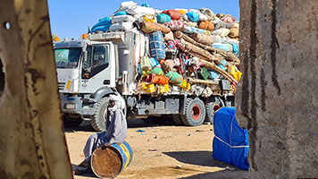 Camion nell'autoporto di Faya Largeau