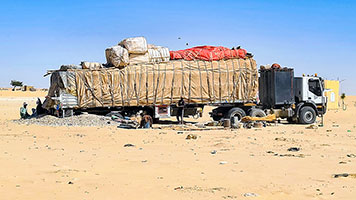 Camion in panne prima dell'Erg Djourab