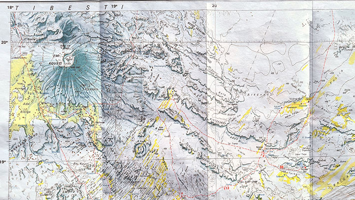 Mappa del vulcano Emi Koussi con vie d'accesso
