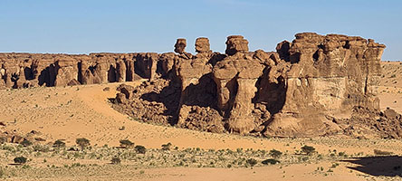 Teste rocciose antropomorfe 16°53'27'' N; 21°35'50'' E