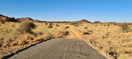 Strada in abbandono (ora poco più di una pista) che porta a nord verso Kufra