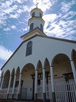 Facciata della chiesa di Nostra Signora dei Dolori a Dalcahue