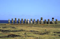 Moai in riva al mare 1