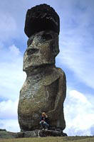Un moai col cappello