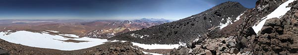 Panorama verso ovest 500 m sopra il campo uno del Llullaillaco