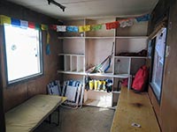 L'interno del bivacco Tejos