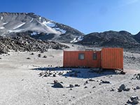 Il bivacco Tejos, 5837 m, da nord