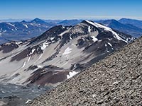 Da sotto la cima dell'Ojos del Salado, il Cerro El Muerto, 6505 m 
