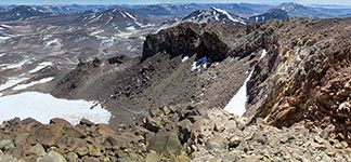 La caldera sommitale dalla vetta dell'Ojos del Salado