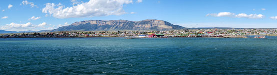 Panoramica di Puerto Natales dal mare