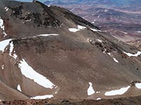 La via di discesa verso la sella dalla cima del Tres Cruces Centrale