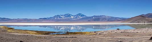 Panorama della laguna Santa Rosa, 3762 m, col Nevado Tres Cruces sullo sfondo