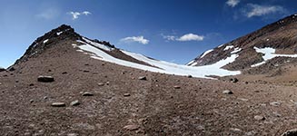 Salendo verso la sella tra la cima centrale e sud del nevado de Tres Cruces