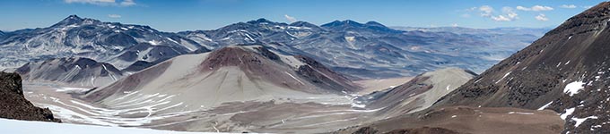 Panorama sud-est dalla vetta del Tres Cruces centrale, al centro i vari cerros Nacimientos