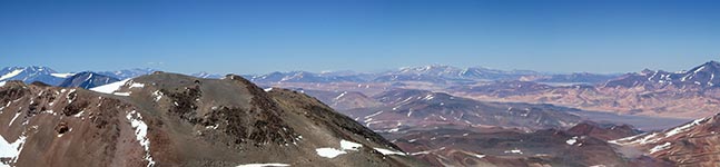 Panorama sud-ovest dalla vetta del Tres Cruces centrale: alla estrema destra il vulcano Copiapó