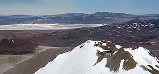 Panorama dalla cima centrale sullla cima nord (col suo laghetto in punta) del Tres Cruces