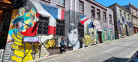 Facciate in P.º Almirante Montt a Valparaiso