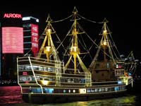 Galeone turistico sullo Huangpu