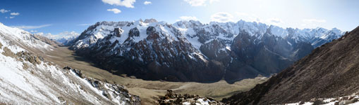 Vista verso il passo Anghil da una 'collina' alta 5200 m