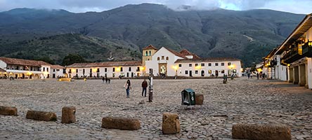 Plaza Mayor di Villa de Leyva al tramonto