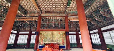 La sala delle udienze del re nel palazzo reale di Changdeokgung