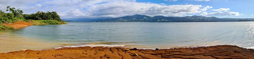 Panorama a 180° sulla laguna Arenal