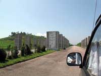Colonne anticarro sull'autostrada
